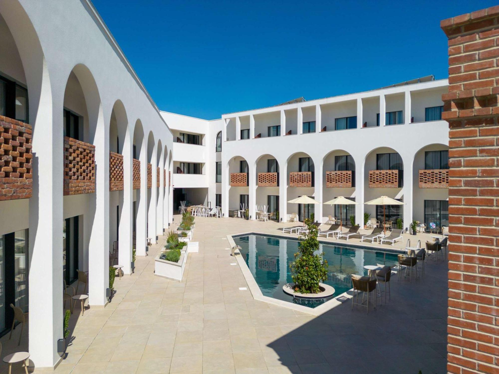 Mercure Conacul Cozieni Pasarea Exterior photo